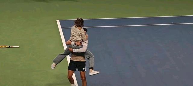 局率先逼出, 利球员夺冠